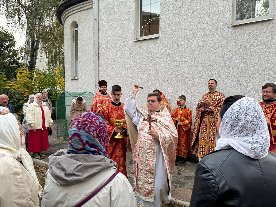 Благочинный церквей Королёвского округа в день памяти святых мучениц Веры, Надежды, Любови и матери их Софии возглавил Божественную литургию в одноимённом храме г. Пушкино 
